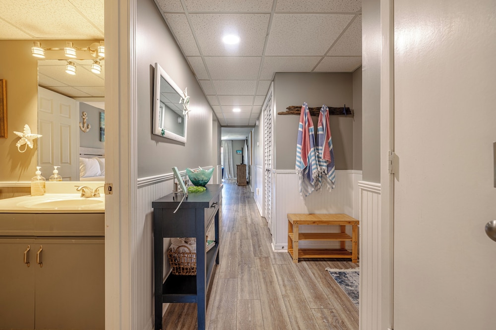 2BR Condo in Edgewater Resort With Golf, Tennis, Pools & Free Tram Service!
