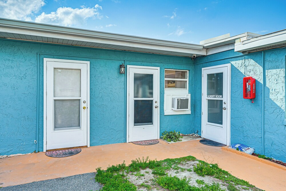 < 1 Mi to Hudson Beach: Waterfront Apt w/ Dock