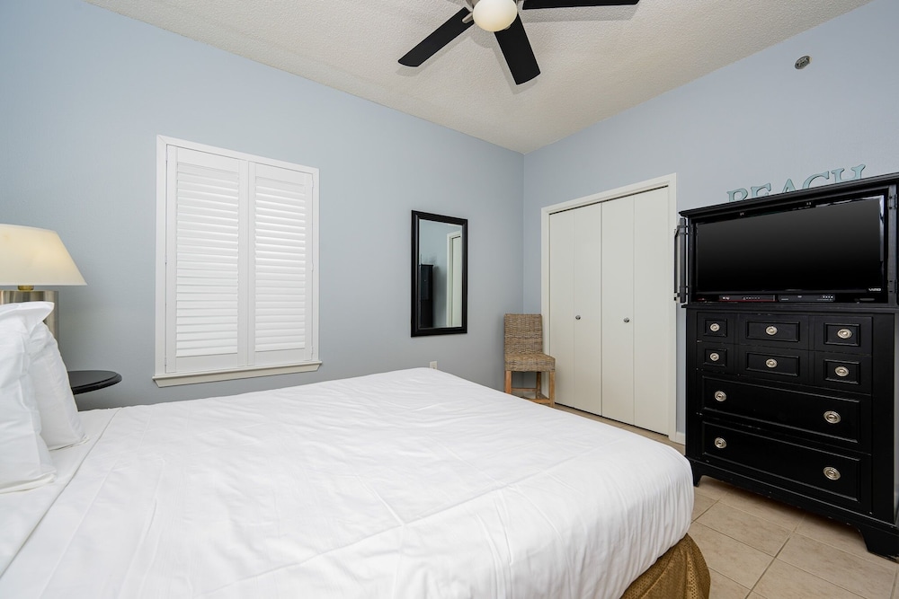 Phoenix Vi 61501 3 Bedroom Condo