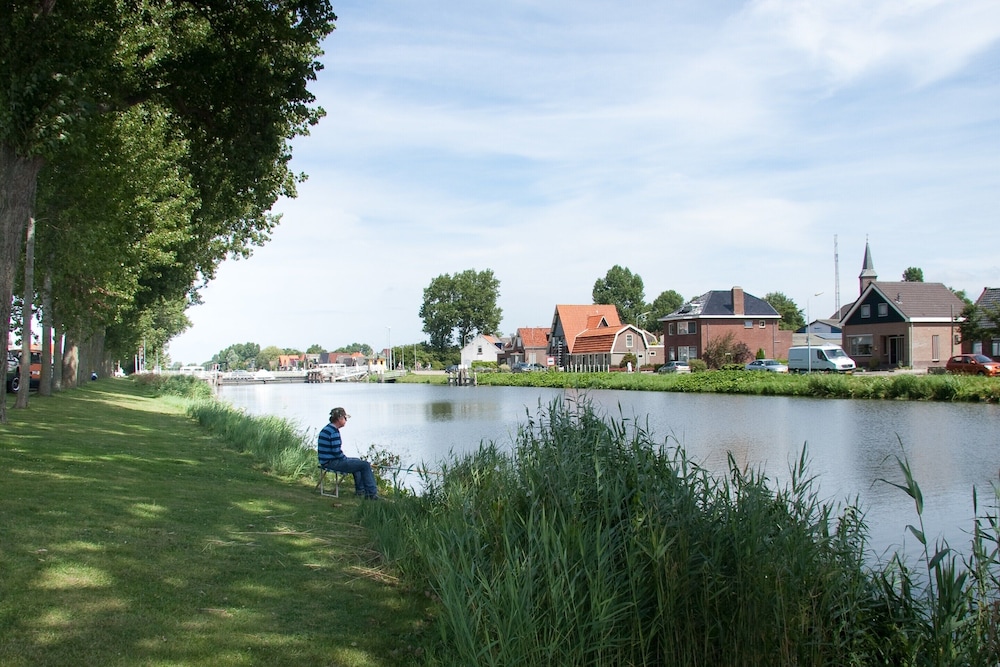 Pleasing Holiday Home in 't Zand near Dutch Coast view 3