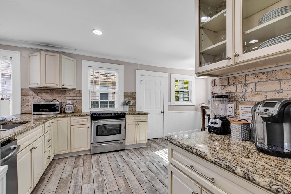 Fort Myers Vacations - Bright and Modern Close to Everything - Property Image 7