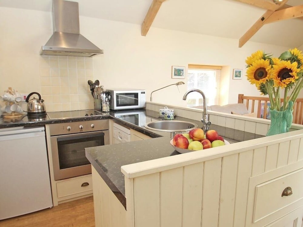 Mithian Cottage view 4