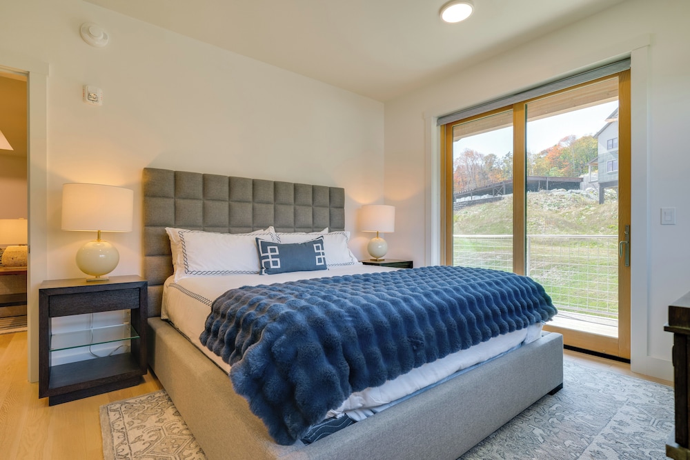Ski-in/out Okemo Mountain Resort Condo w/ Balcony