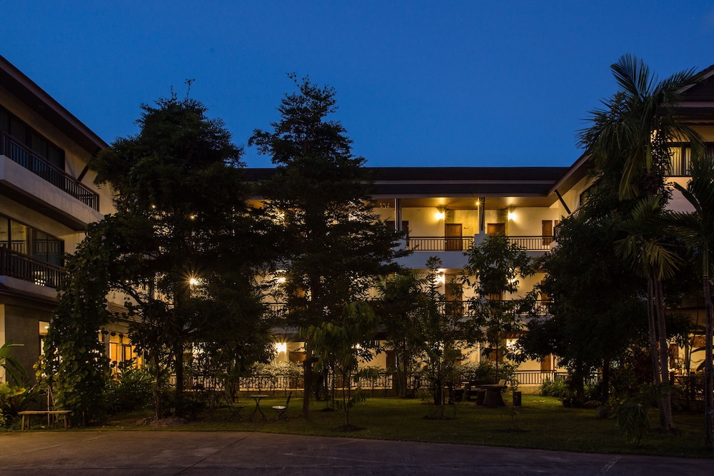 Hotel Wilacha Chiangrai Hotel - Image 1