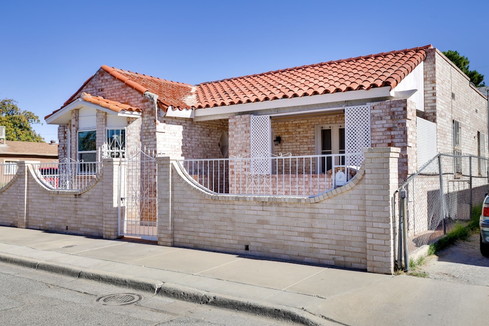 El Paso Vacation Rental ~ 6 Mi to Downtown! view 4