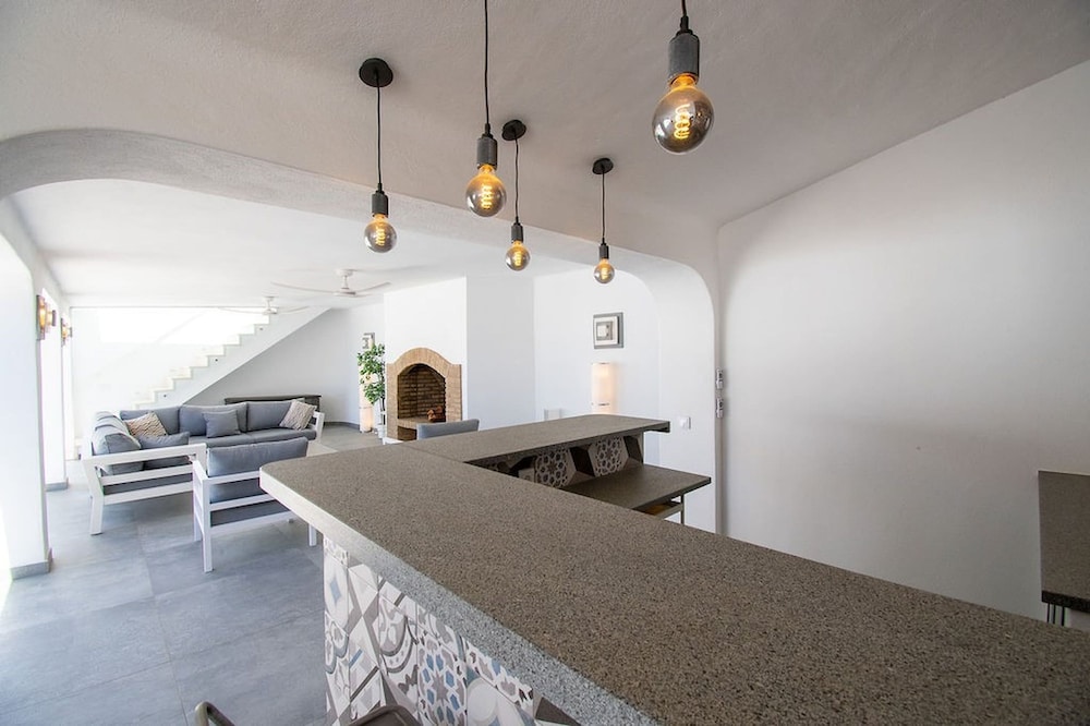 Lavanda Magnificent Five Bedroom Villa in Carvoe