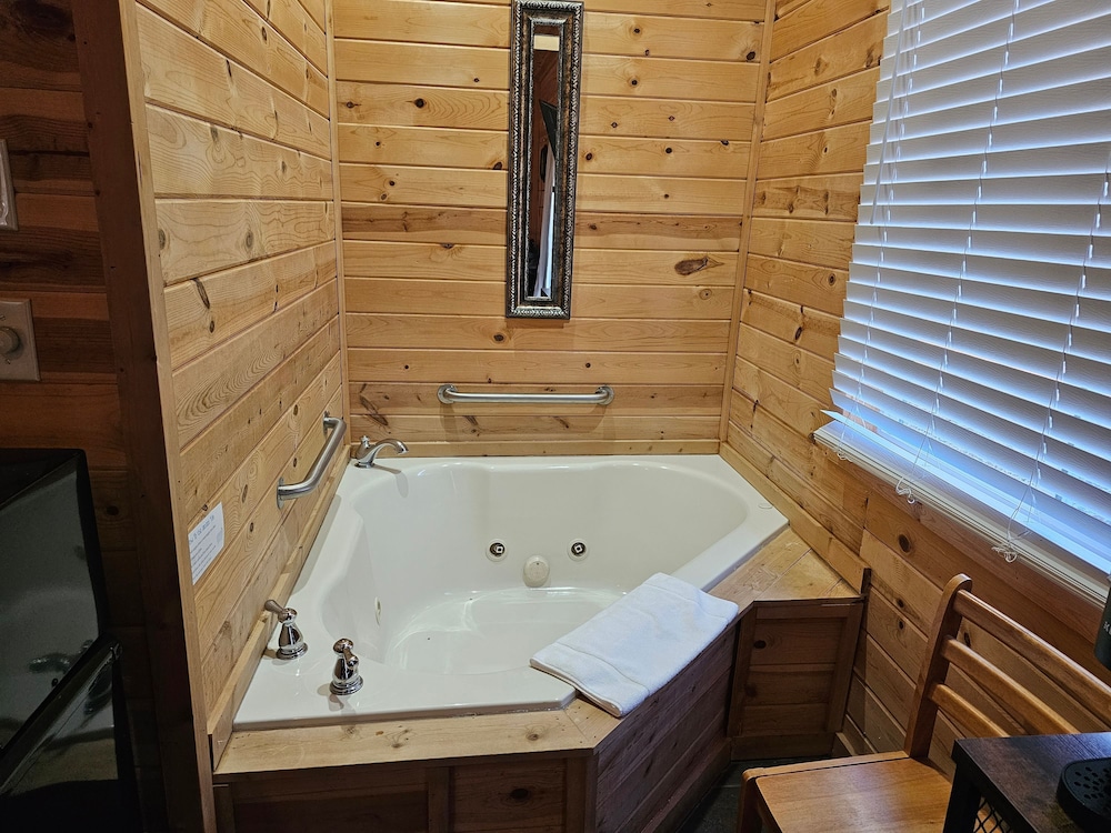 Honey Bear Haven Suite 5