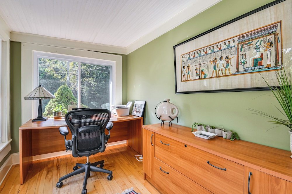 Mtn Views, Deck, Porches & Patio: Asheville Escape