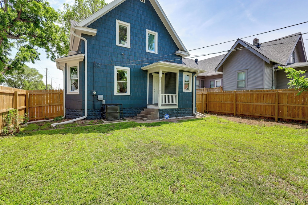 4 Mi to Dtwn Omaha: Spacious Home w/ Fenced Yard!