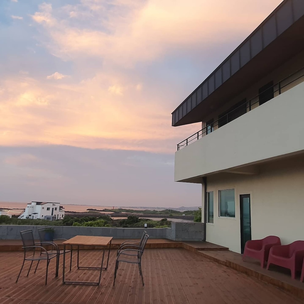 Jeju Cloudy Field House