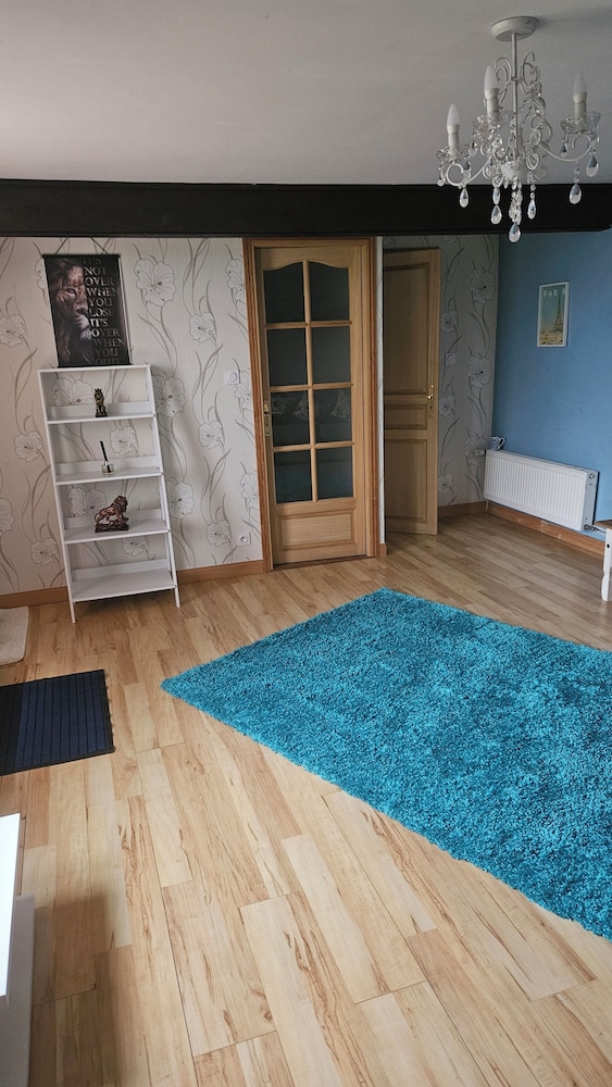 The Lions Den - La Loge Mantilly