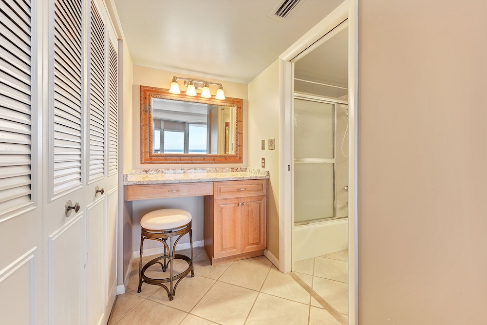 Surfside Condo 503 by Vtrips view 5