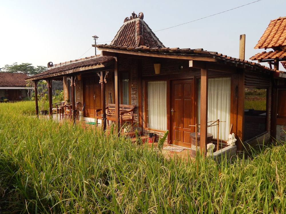 Alamanda Family Villas & Pool