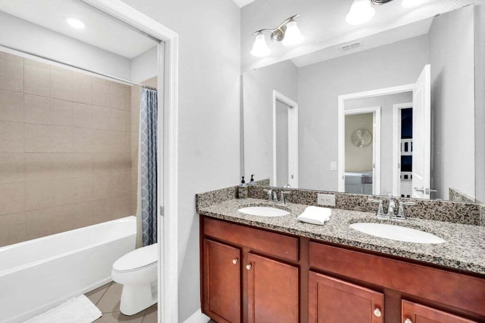 5 Bed Multiple Bunks Perfect For Kids With Pool! 5 Bedroom Townhouse