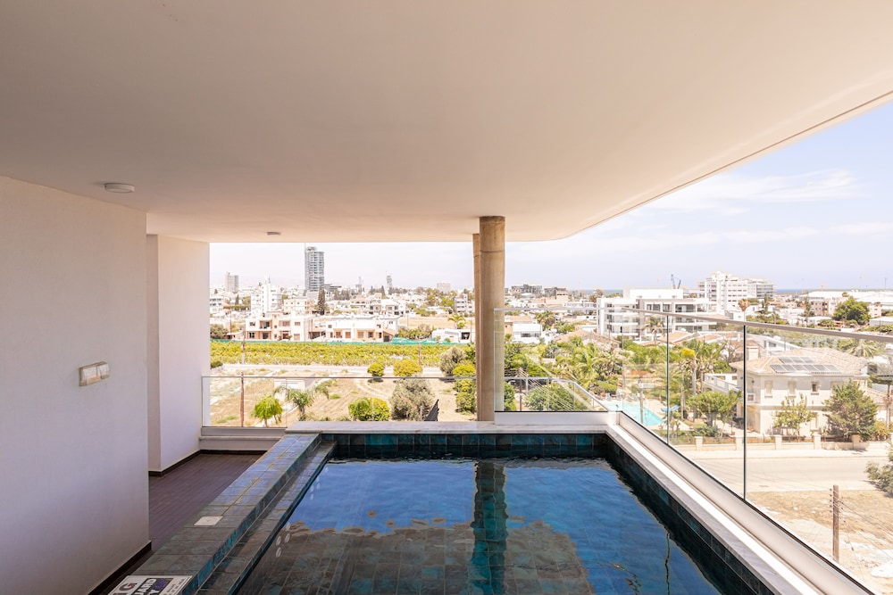 YAMAS Urban Living Platinum 77 Penthouses