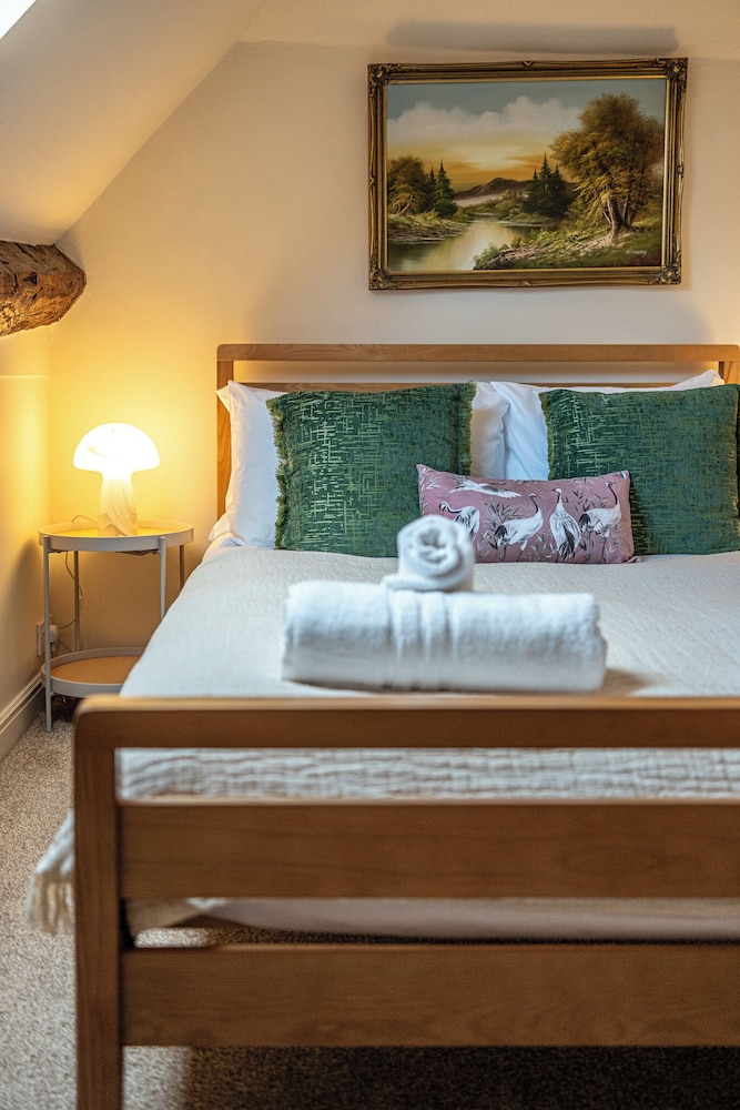 The Threshing Barn-Stunning 5 BD Retreat