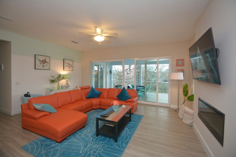 Beach Front 5 bed 4 Bath Luxury House Hot Tub Fenced Yard Pets Welcome