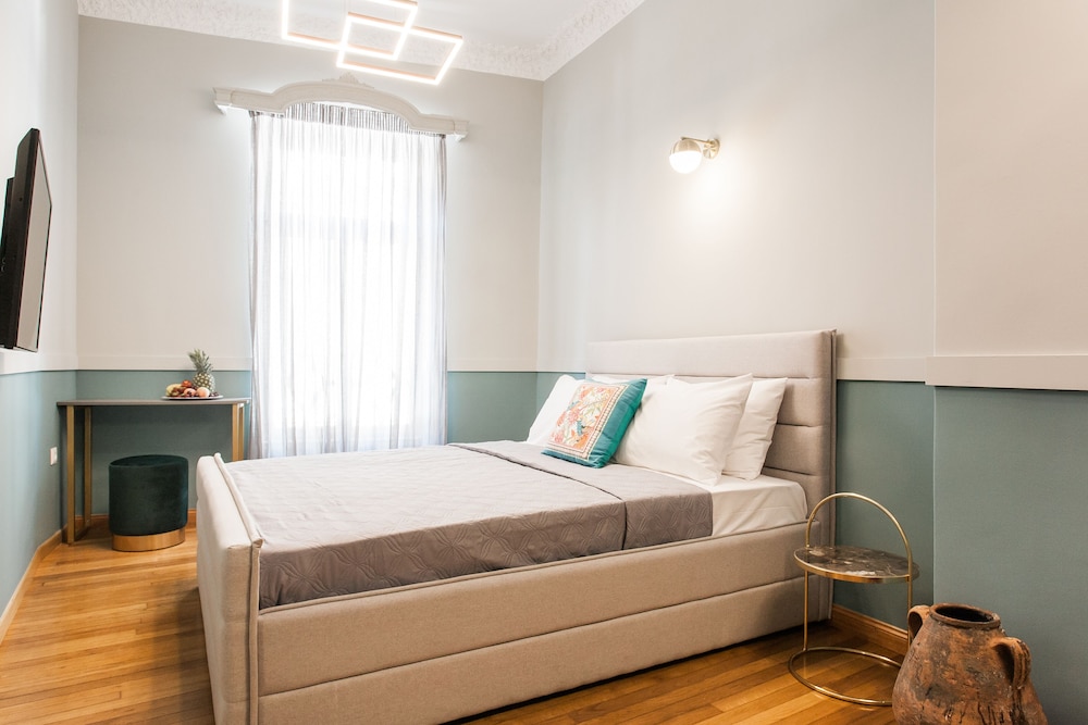 Step One - Luxury Suites right in the heart of Acropolis next to metro station