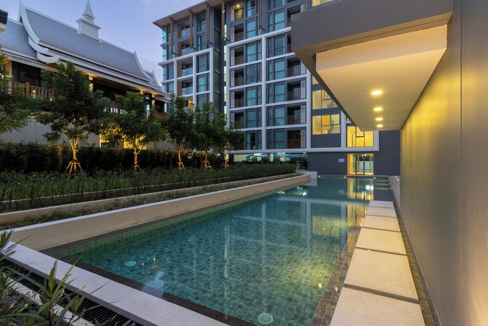 New Condo w Pool Gym Beach Nearby C247