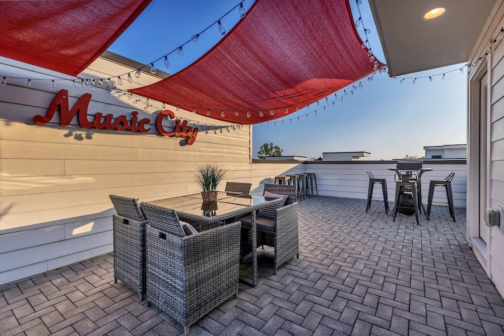 New Rooftop With City Views Game Room DT Nash