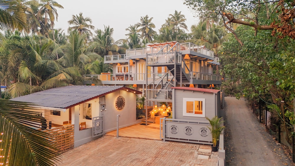 ELIVAAS House of Neptune 1 BHK Boutique