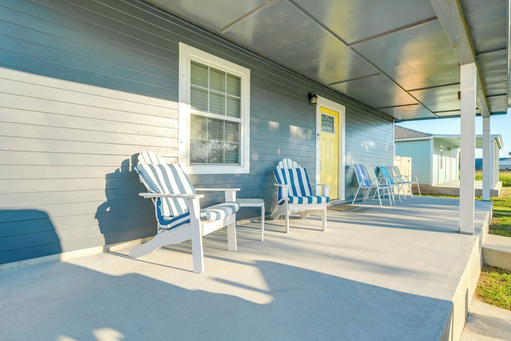 Heron Bay Cottage w/ Patio in Rockport! view 5