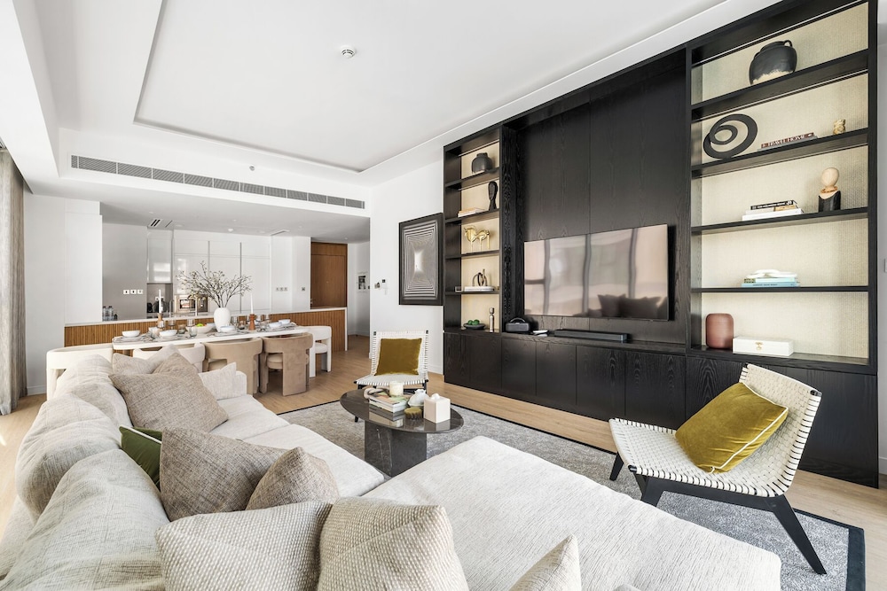 3BR with Burj Khalifa and Canal View