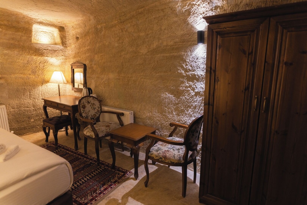 Memory Cave House