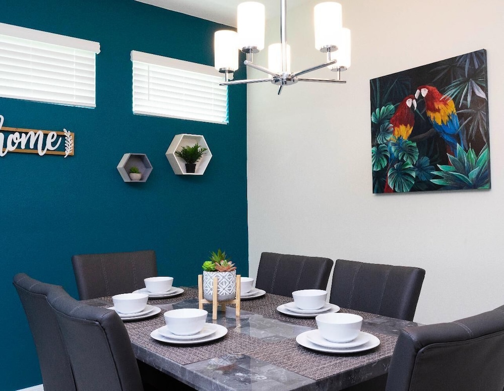 Amazing Townhome With Lake View at Storey Lake Resort