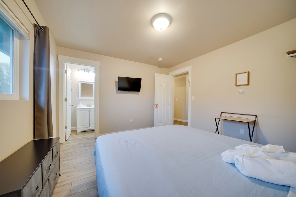 2 Mi to Lumen Field! 2nd-floor Apartment w/ Deck