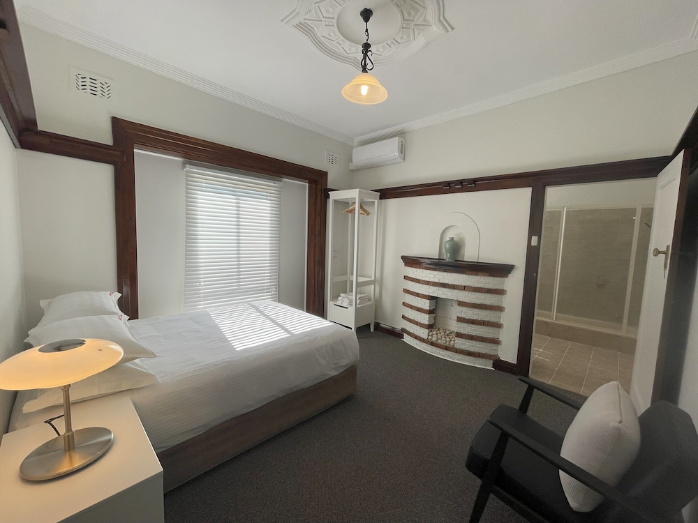 Globe Apartments
