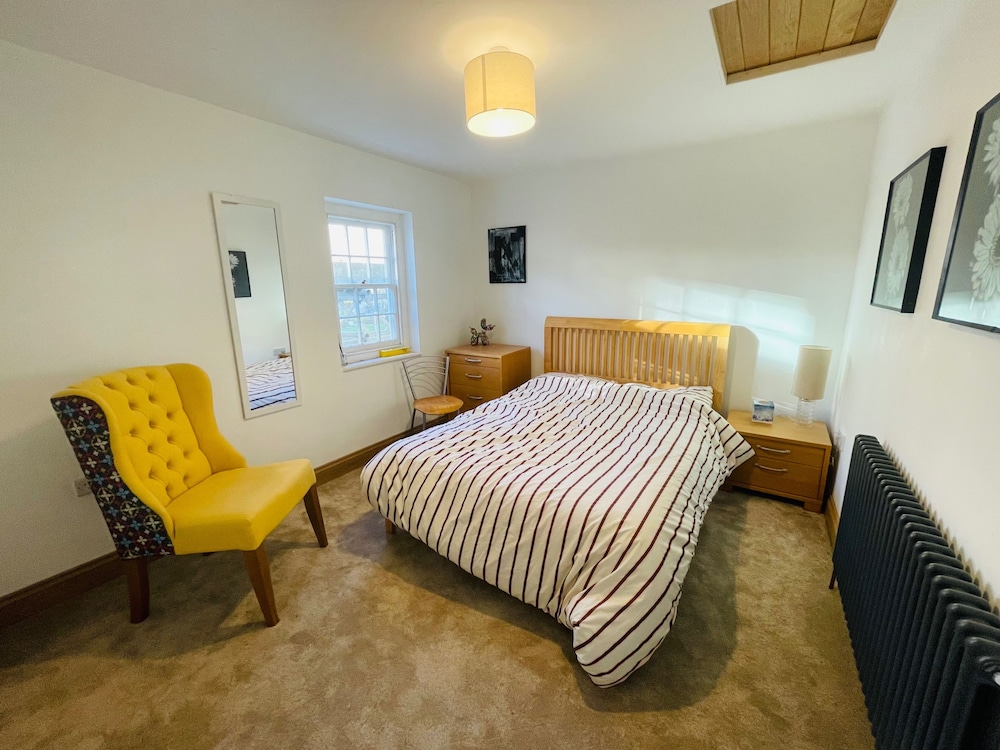 Spacious 6 Bedroom Retreat in Milford Haven