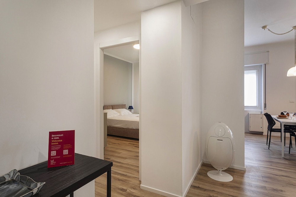 Quinto Modern Flat by Wonderful Italy