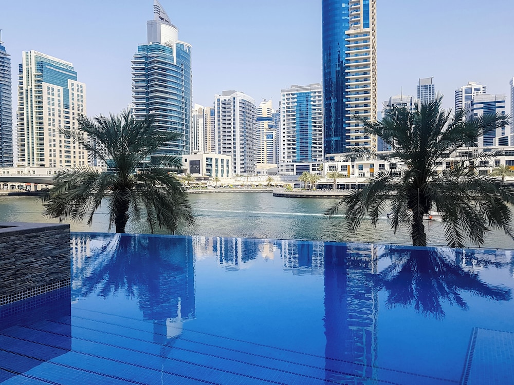 Maison Privee - Blissful Living w/ Dubai Marina Waterfront Views