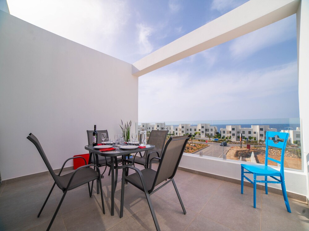 Homely and Convenient Apartment With Lovely sea View