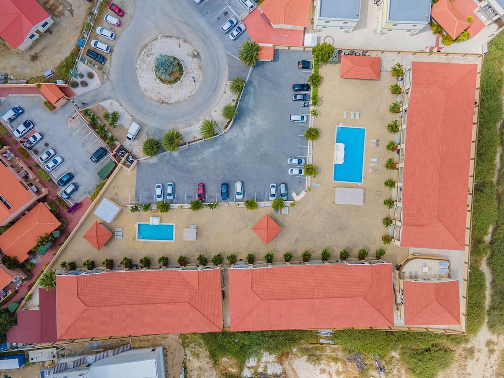 2BR 3min Walk 2 Eagle Beach Pool GYM Parking