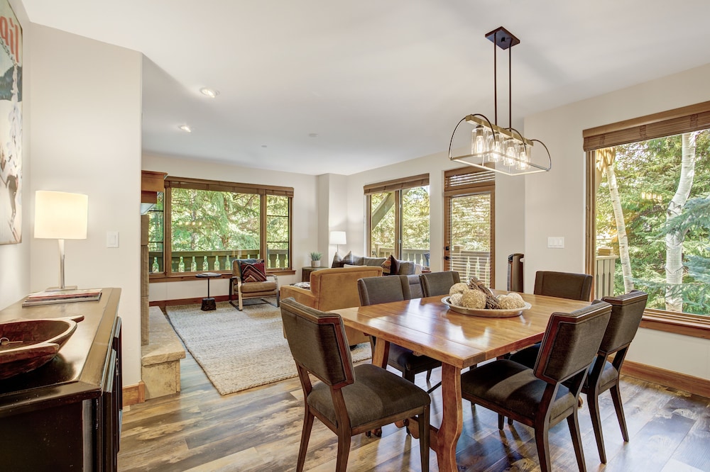 Premium 2 Bedroom Condo in Arrowhead Village! 2 Condo