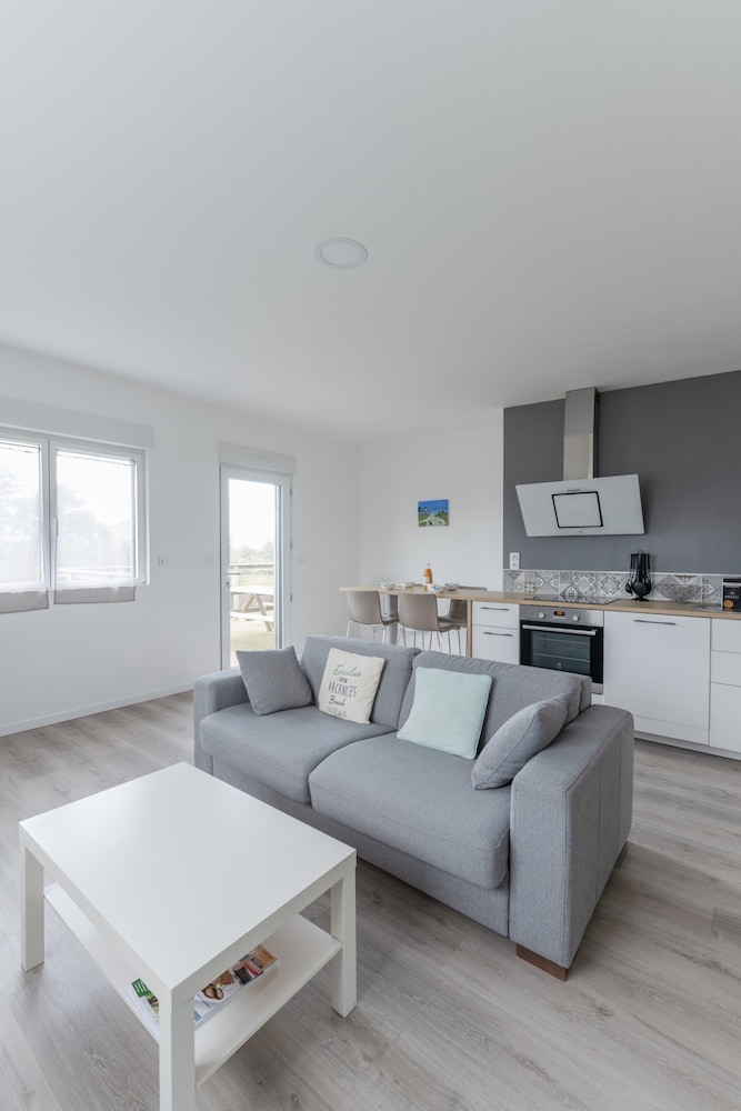 Apartment in Ploudalmezeau Near Treompan Beach