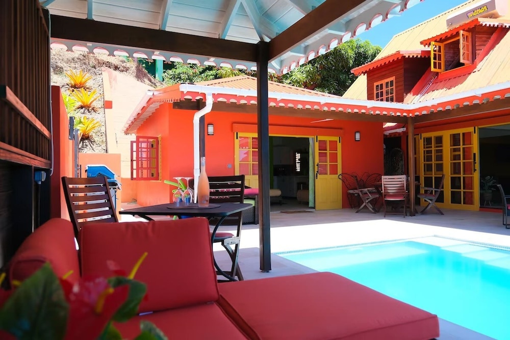 Flamingo Bequia - 4 B R Villa Including Cottage