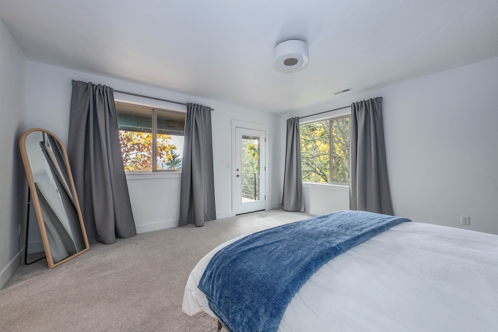 Evergreen Retreat A 30 Night Minimum 3 Bedroom Home