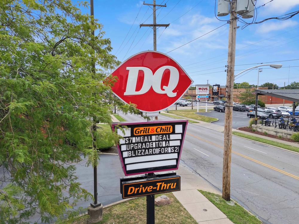 Classic Charm on Ashland For 8 - Image 3