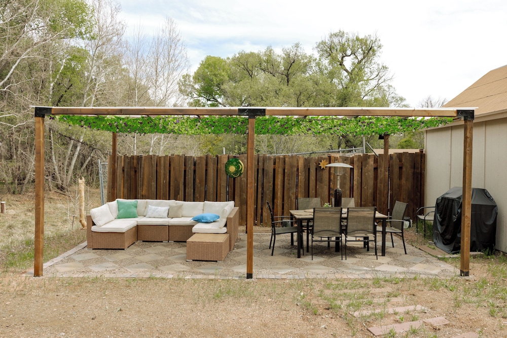 Family Getaway: 'foxwood Cottage' in Star Valley!