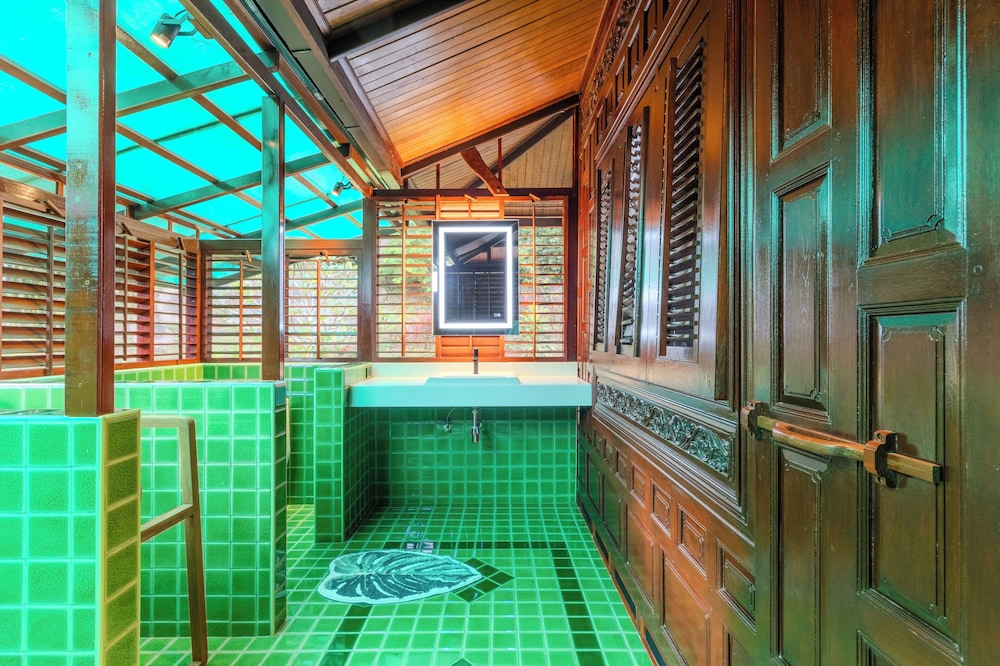 6BR Villa Huge Pool & Mountain View V89