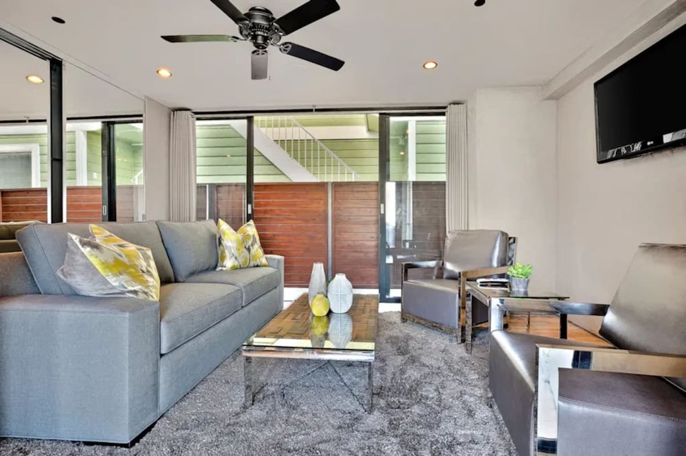 4 Br Roof Deck Hot Tub Steps to Beach Dining