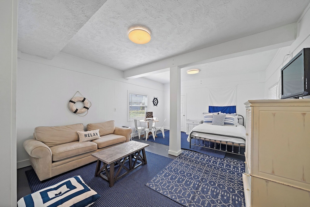 Coastal Cottage by Ryson Vacation Rentals