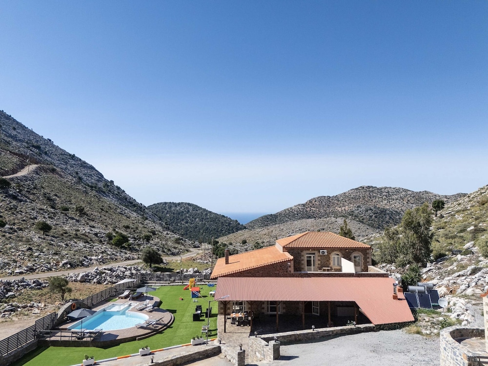 Villa Pasiphae - With Private Heated Pool