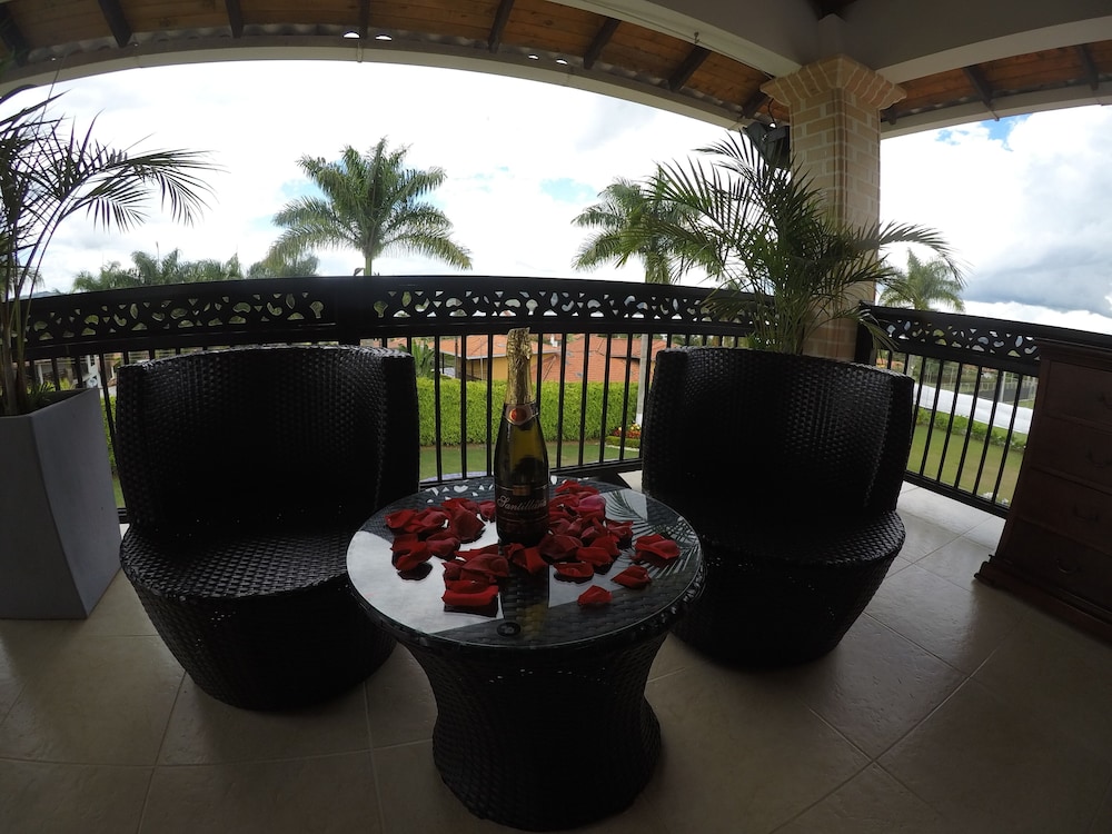 Mansion del Lago Calima - Property Image 29