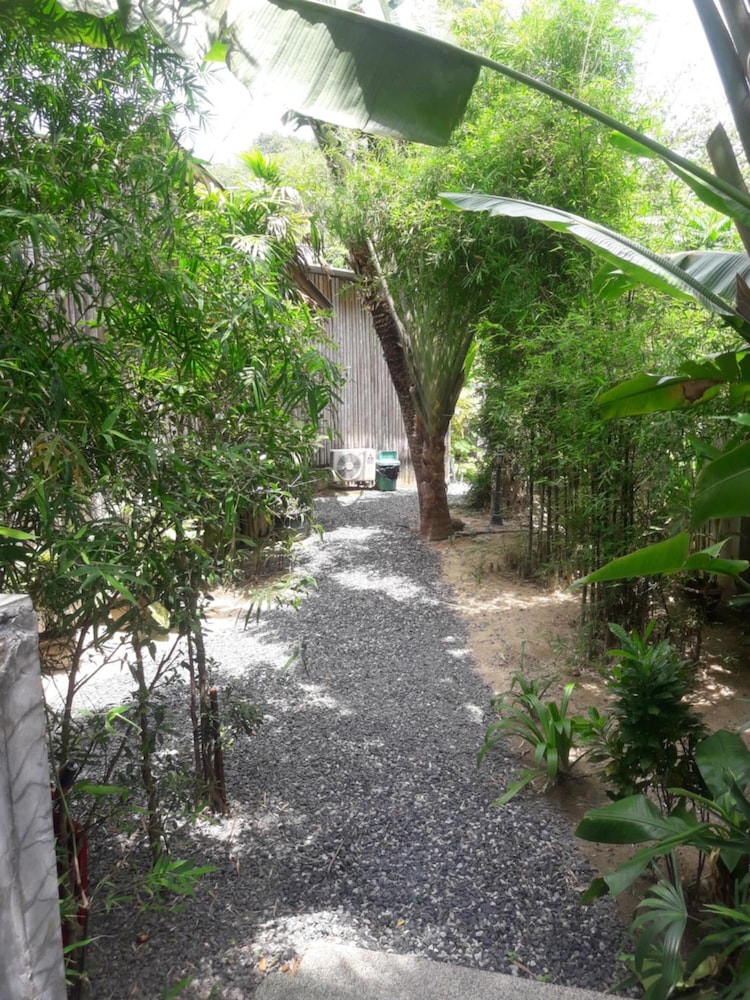 B Happy Resort