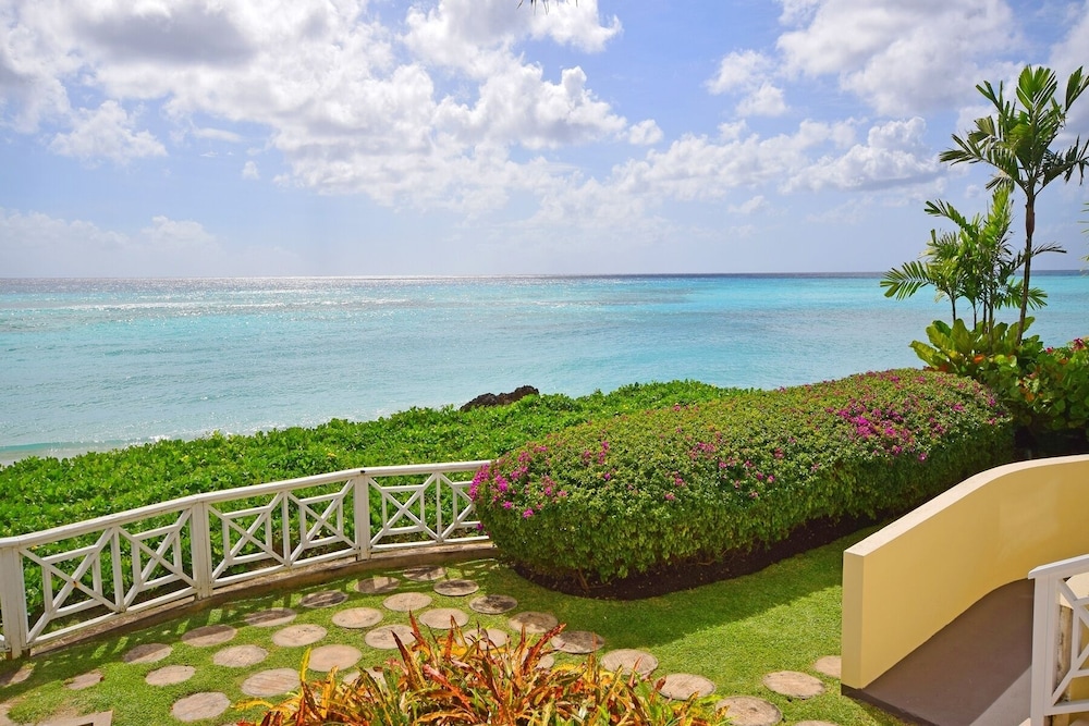 Beachfront Cosy And Romantic Condo - Nautilus 1 Bedroom Apts by Bluescape