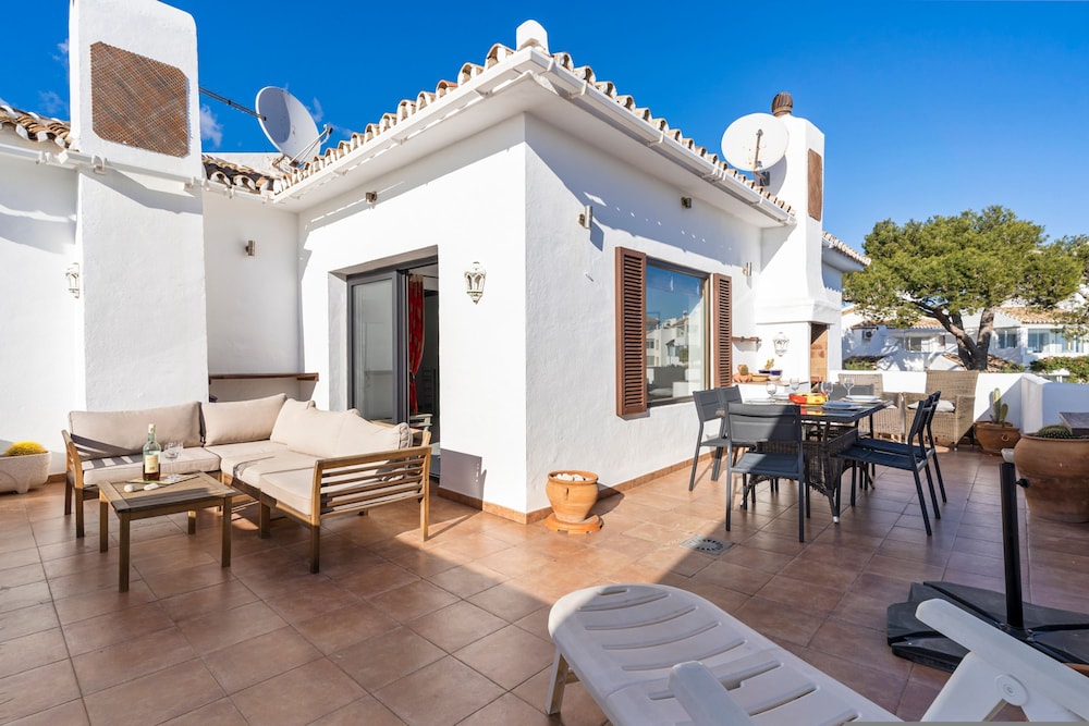 Apartment With Roof Terrace and Pool - Ref 129